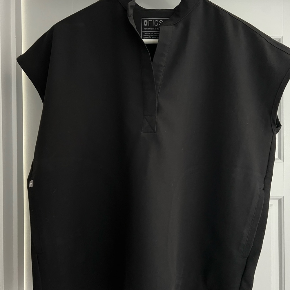 FIGS Rafaela Oversized Scrub Top in XS